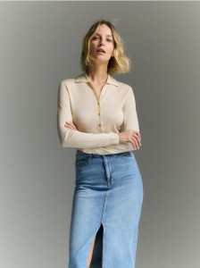 Bluzka z kołnierzykiem polo - kremowy