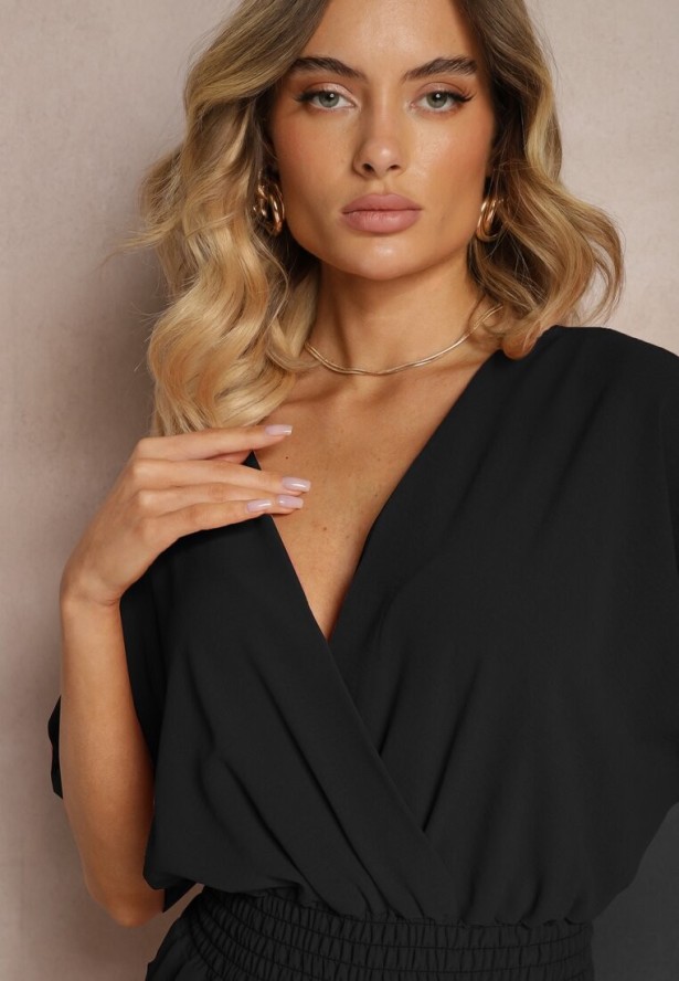 Czarny Taliowany Kombinezon z Zakładkowym Dekoltem i Gumką w Pasie Vimalynna