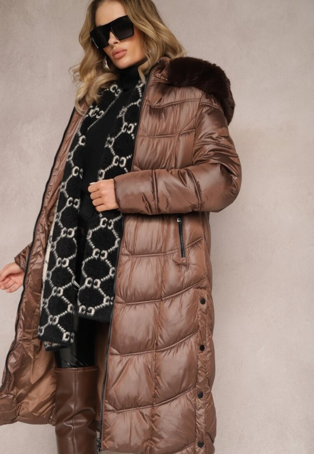 Brązowa Kurtka Płaszcz za Kolano z Pikowaniem i Odpinanym Kapturem Calarin