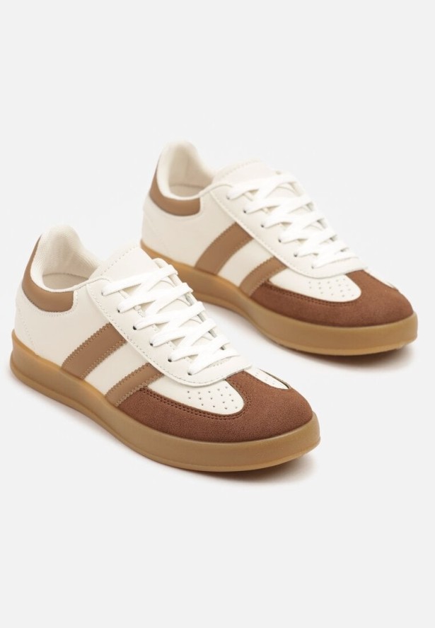 Beżowo-Białe Sneakersy Typu Kultowe Tenisówki z Ozdobnymi Przeszyciami Selfia