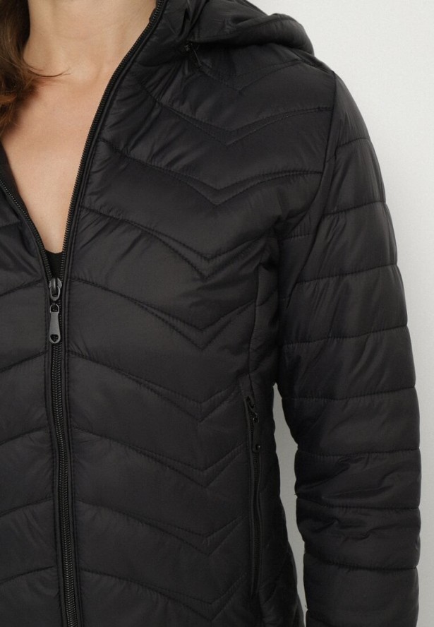 Czarna Pikowana Kurtka z Kapturem z Możliwością Odpięcia Natisme