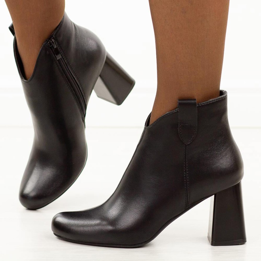 Czarne skórzane botki damskie na słupku M.Daszyński Ol21-5