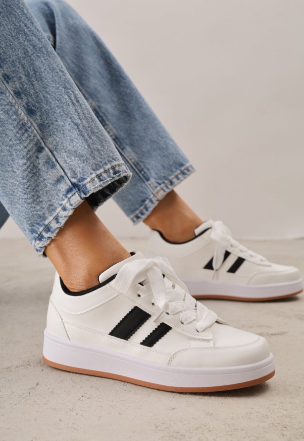 Białe Sneakersy Casual z Ozdobnymi Przeszyciami i Paskami z Boku Ariesera
