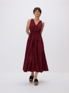 Kreszowana sukienka z wiązaniem - intenstywna czerwień