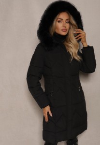 Czarna Taliowana Kurtka z Pikowanymi Przeszyciami i Kapturem z Futerkiem Tintelira