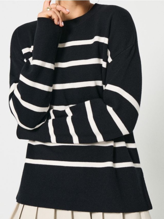 Prążkowany sweter w paski - czarny