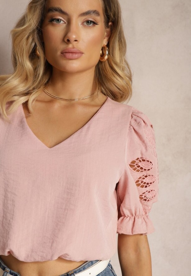 Różowa Bluzka Koszulowa z Ozdobnym Rękawem i Trójkątnym Dekoltem Janesta