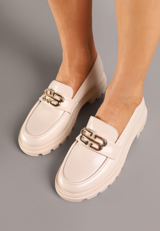 Beżowe Mokasyny na Płaskiej Podeszwie Ozdobione Metaliczną Aplikacją Aridi