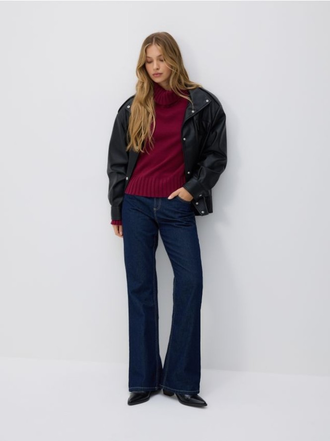 Sweter z golfem - bordowy