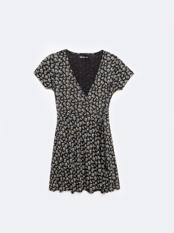 Sukienka damska mini kopertowa z motywem kwiatowym czarna Rihatana 906