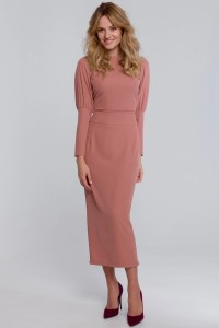 Elegancka długa sukienka ołówkowa z rozcięciem pudrowa