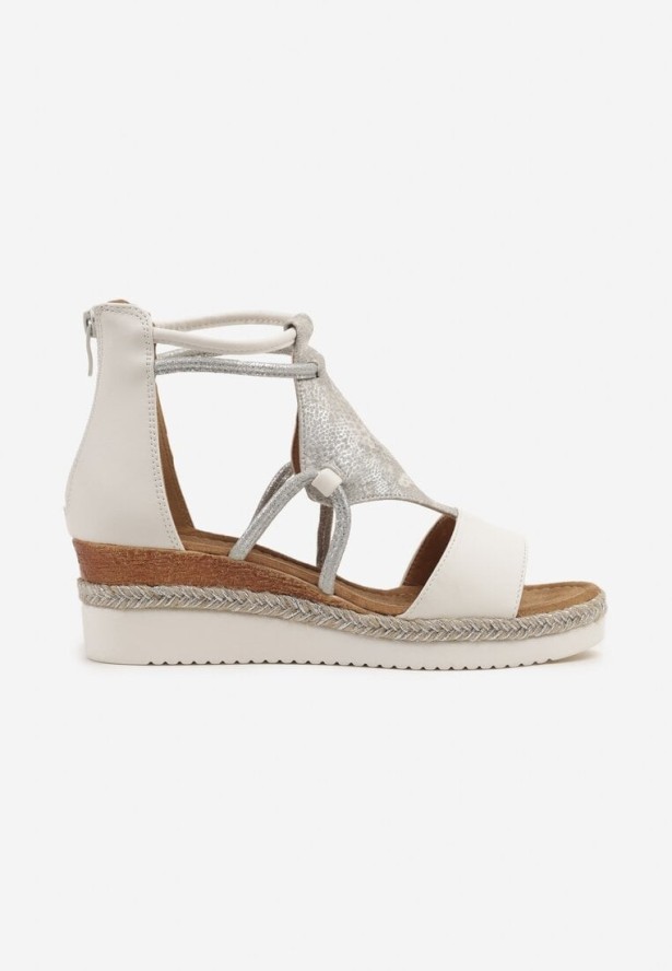 Białe Sandały na Koturnie z Plecionką Ozdobione Metaliczną Wstawką Zevare