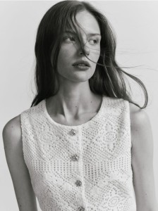 Kamizelka z ozdobnymi guzikami - kremowy