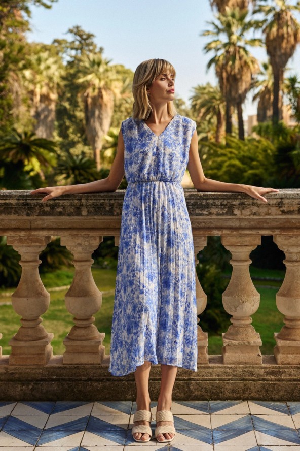 Sukienka w kwiaty błękitna