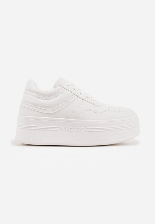 Białe Sneakersy VICES na Platformie Ozdobione Perforacją i Napisem Ceznella