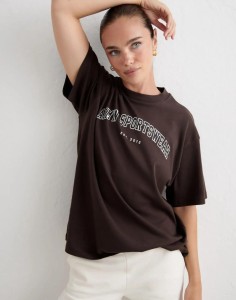 Damski T-shirt oversize Varsity Boyfriend czekoladowy