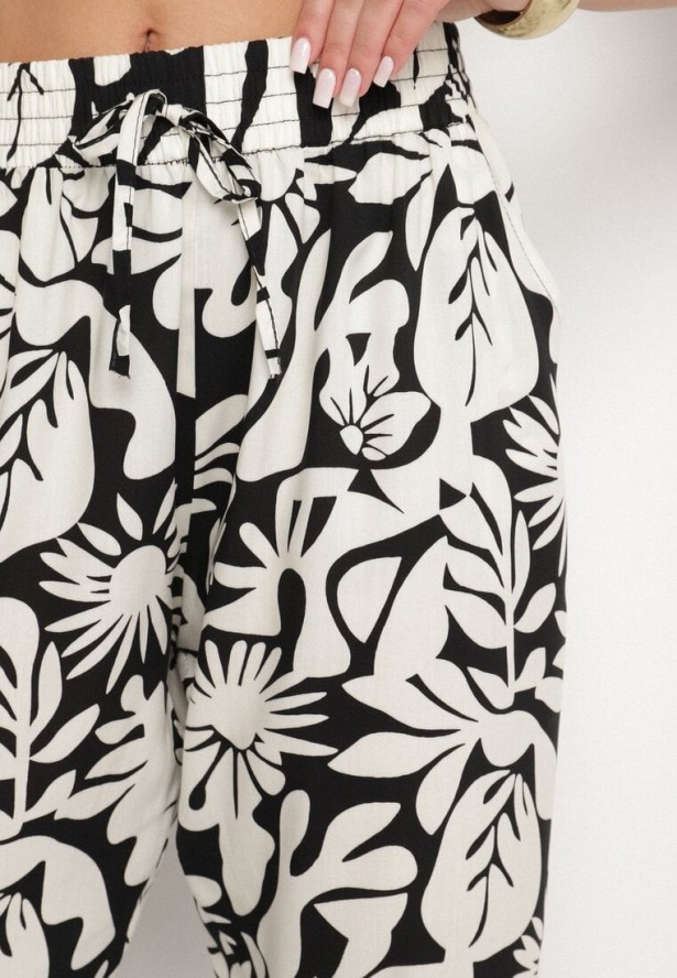 Czarne Wiskozowe Spodnie z Wysokim Stanem w Kwiaty Nilandria