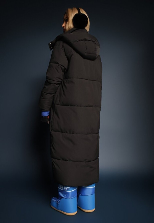 Czarna Długa Kurtka z Pikowaniem z Odpinanym Kapturem i Wsuwanymi Kieszeniami Daitras