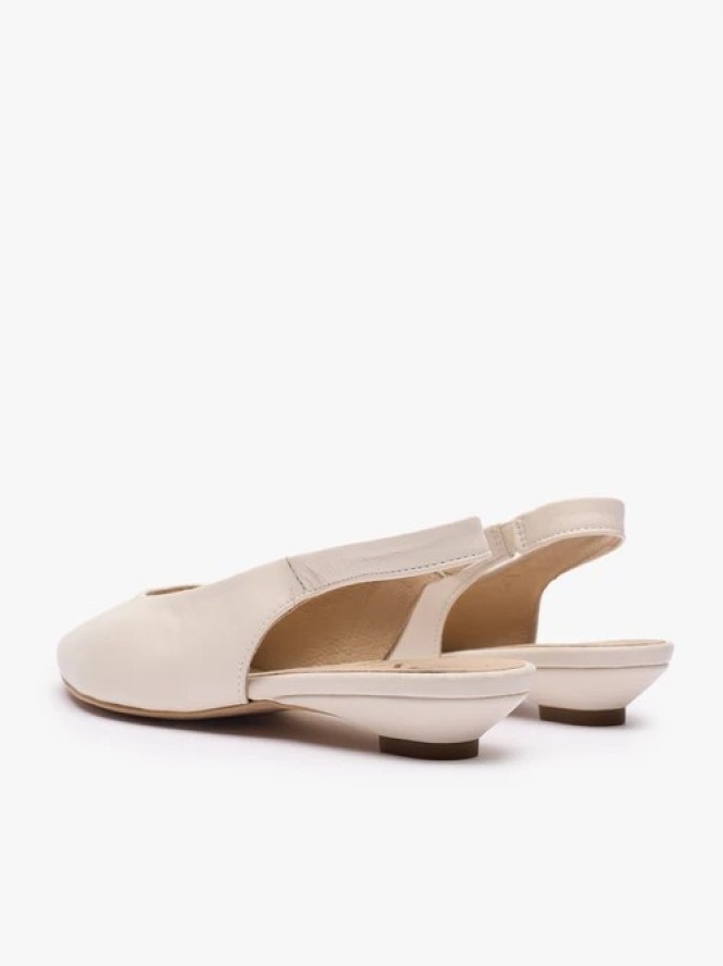 Kremowe czółenka slingback w szpic