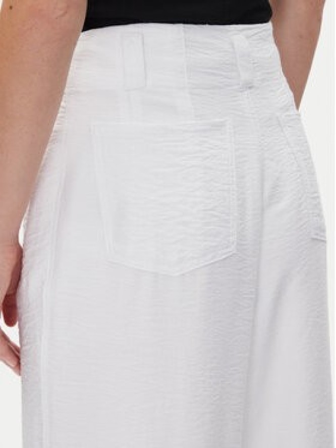 DKNY Spodnie materiałowe P41KTR48 Biały Loose Fit