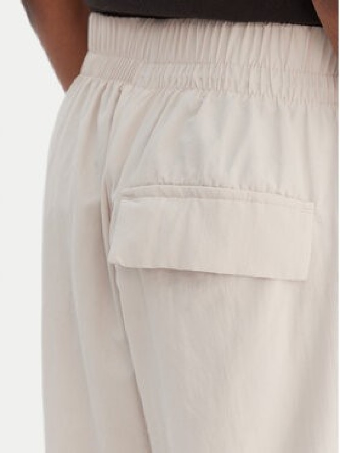 adidas Spodnie dresowe Essentials 3-Stripes JC8168 Beżowy Loose Fit