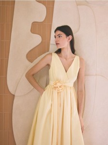 Sukienka midi z ozdobnym paskiem - jasnożółty