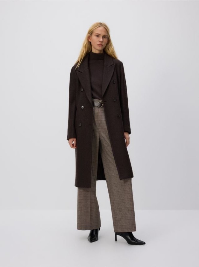 Luźne spodnie w kant z paskiem - wielobarwny