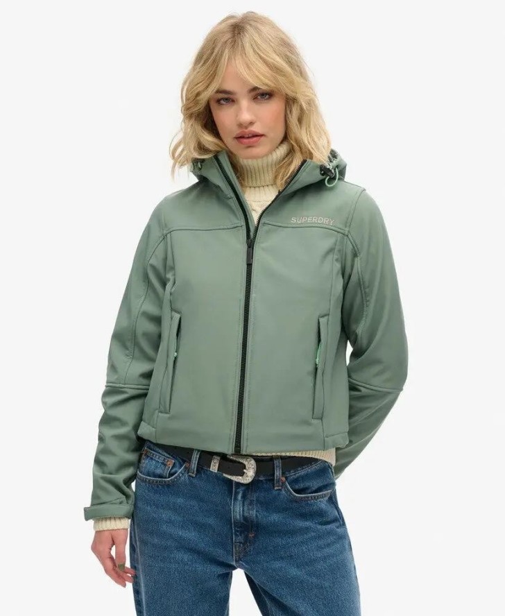 superdry Kurtka Soft Shell Trekker z kapturem – krótki, techniczny krój