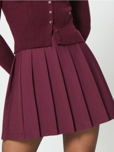 Spódnica mini z zakładkami - bordowy
