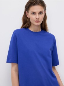 T-shirt z poduszkami na ramionach - niebieski