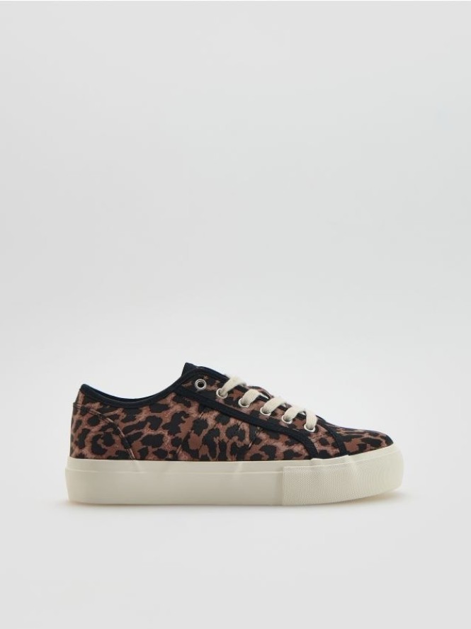 Sneakersy w zwierzęcy wzór - wielobarwny