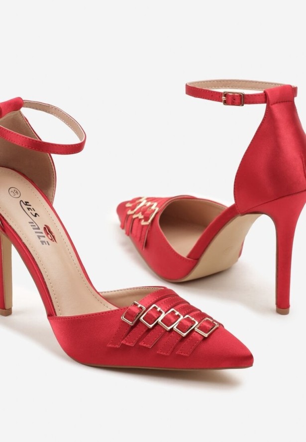 Czerwone Satynowe Szpilki z Ozdobnymi Klamrami Liovirae