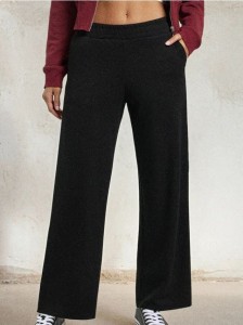 Spodnie dresowe z szerokimi nogawkami soft touch - czarny