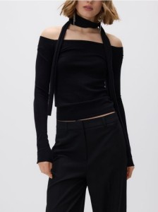 Sweter z szalem - czarny