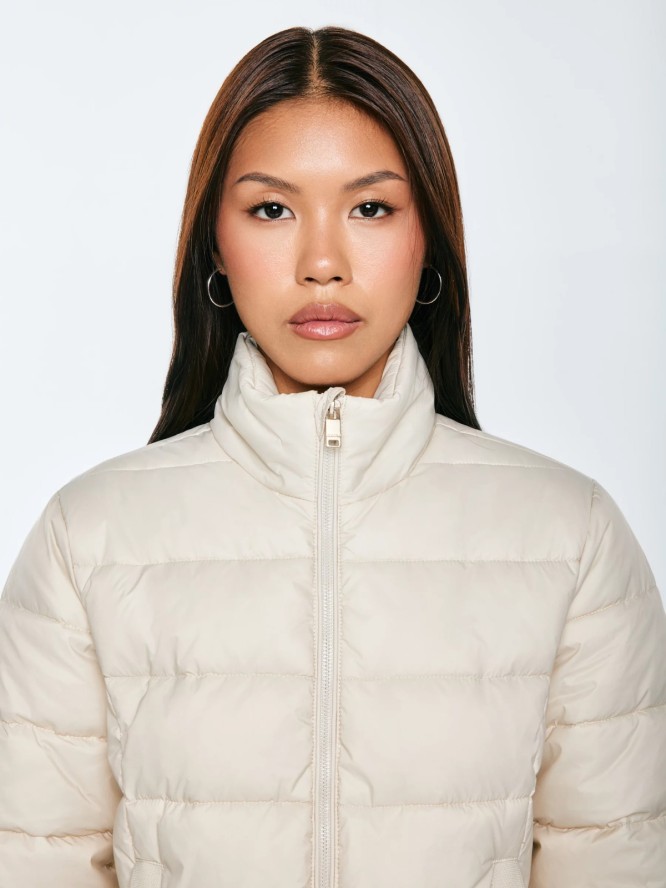 Kurtka damska pikowana ze stójką kremowa Delina 103