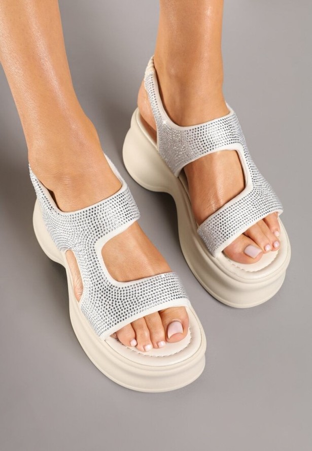 Beżowe Sandały na Platformie Ozdobione Cyrkoniami Nalionis