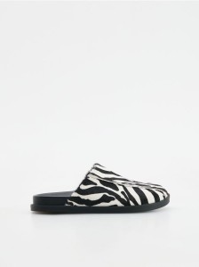 Skórzane mule ze zwierzęcym motywem - wielobarwny