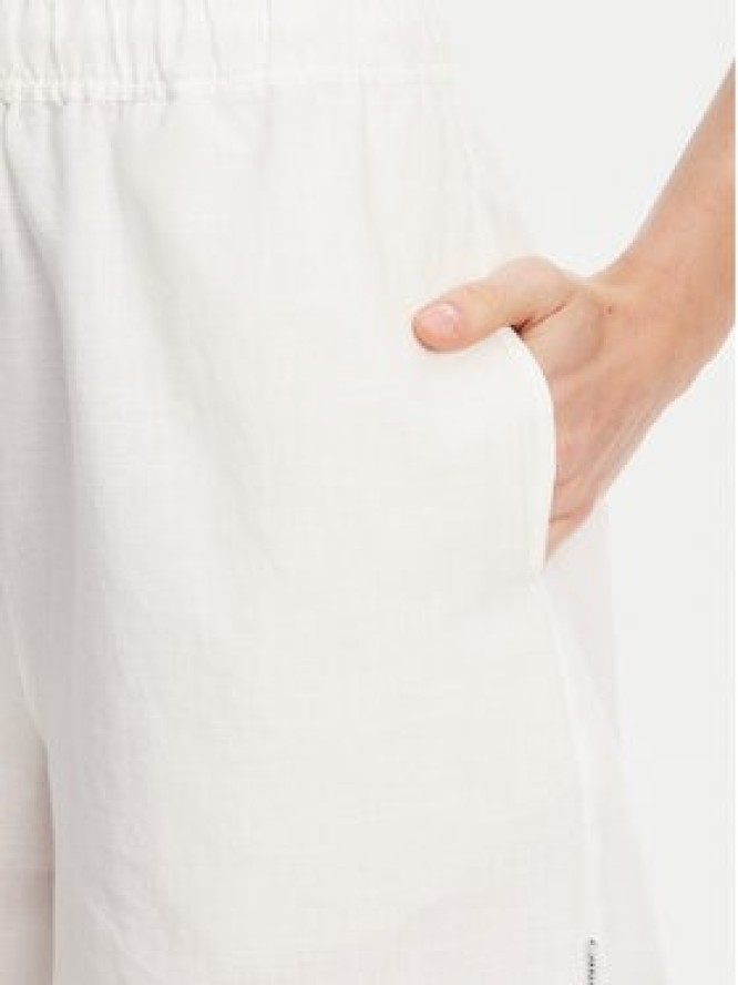 Mustang Szorty materiałowe Charlottesville 1016584 Biały Relaxed Fit