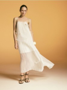 Sukienka z kwiatową aplikacją - złamana biel