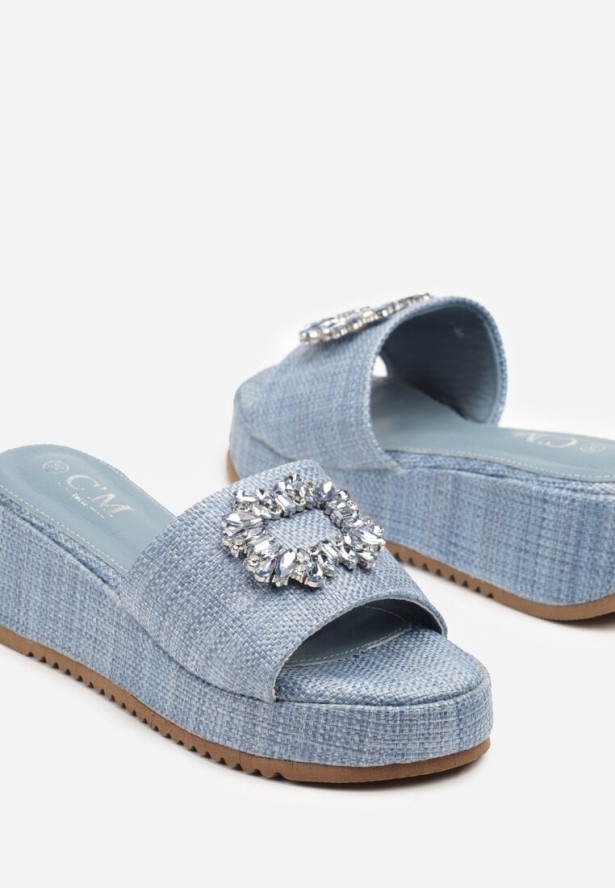 Niebieskie Klapki na Koturnie z Elegancką Aplikacją z Cyrkoniami Nonoriel