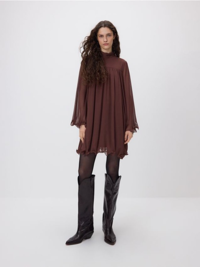 Szyfonowa sukienka mini - ciemnobrązowy