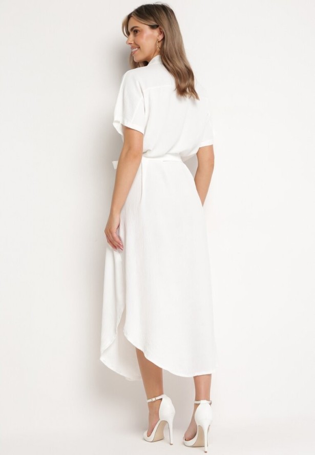 Biała Sukienka Wiskozowa o Luźnym Koszulowym Kroju Wiązana w Talii Rionella