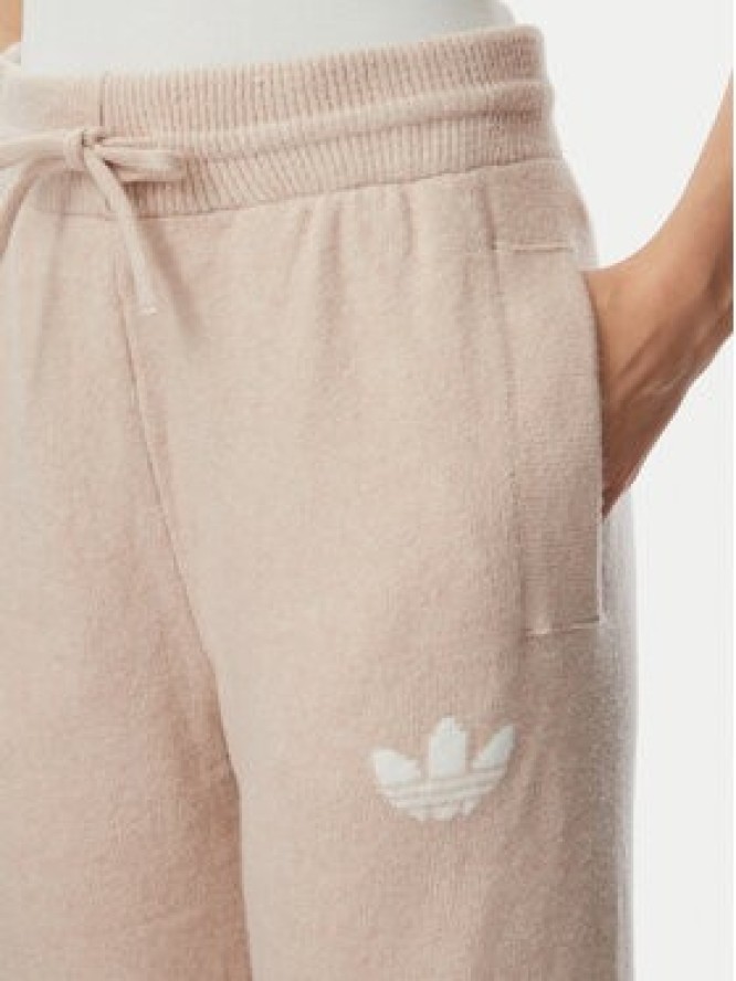 adidas Spodnie dresowe Essentials KR9180 Beżowy Loose Fit