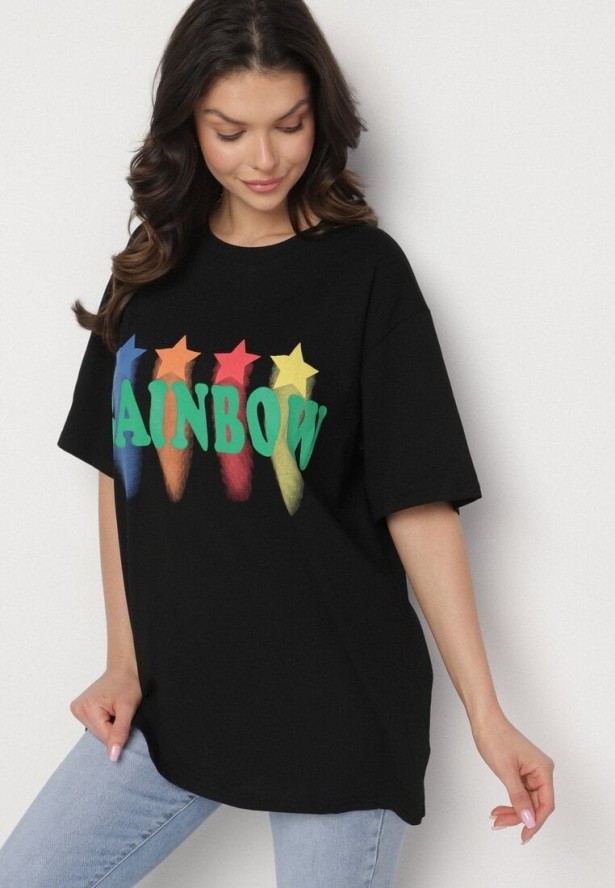 Czarny T-shirt Oversize z Kolorowym Napisem i Gwiazdkami Iloviela