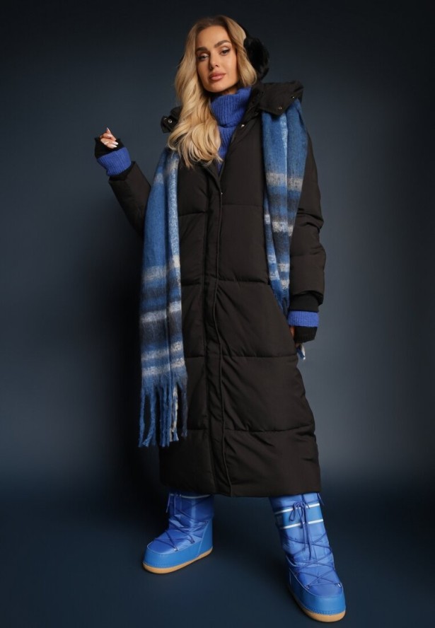 Czarna Długa Kurtka z Pikowaniem z Odpinanym Kapturem i Wsuwanymi Kieszeniami Daitras