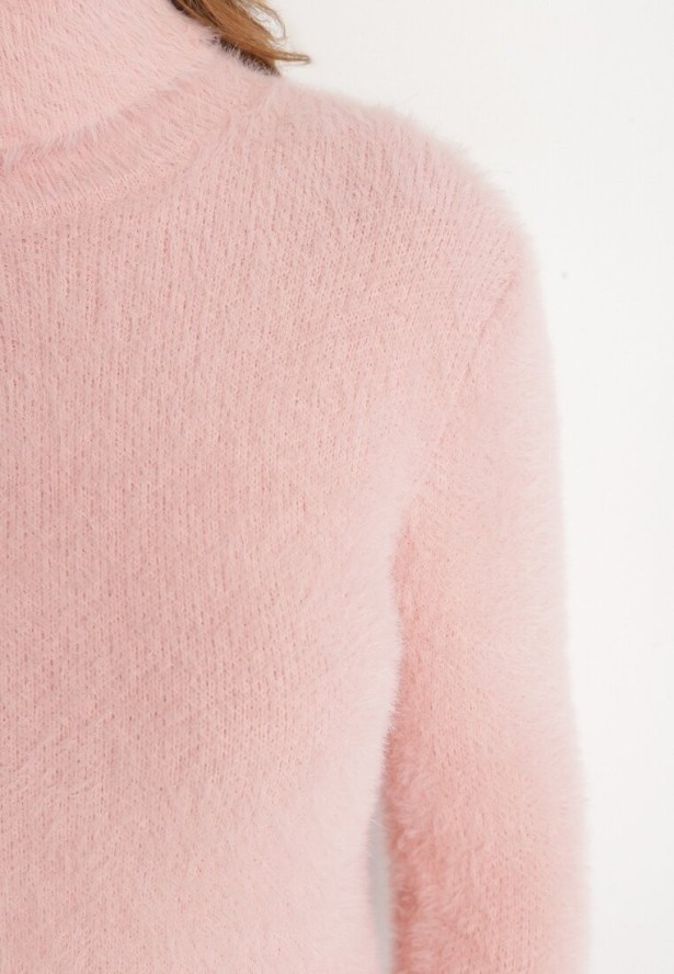 Jasnoróżowy Klasyczny Golf z Wełną Nomirae