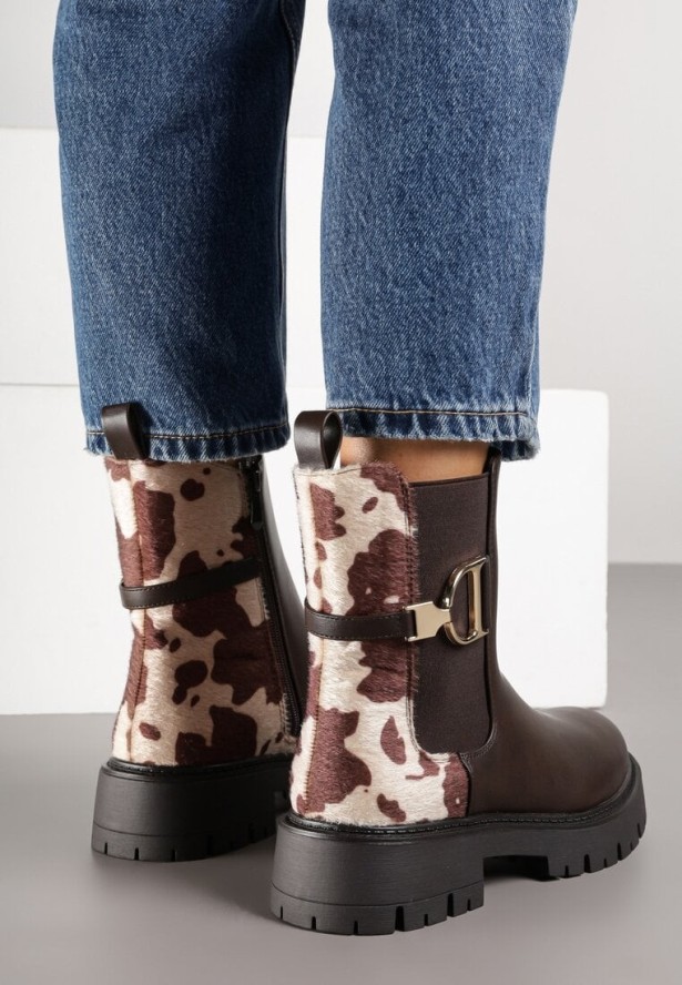 Brązowe Klasyczne Botki Sztyblety w Krowie Łaty Zdobione Metaliczną Aplikacją Laore