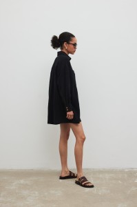Bawełniana sukienka z kołnierzykiem w kolorze CZARNYM- CUEVA
