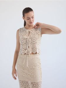 Crochetowa kamizelka - kremowy