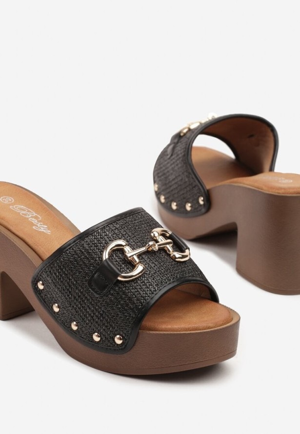 Czarne Klapki na Słupku i Platformie z Ozdobną Klamrą Koroti